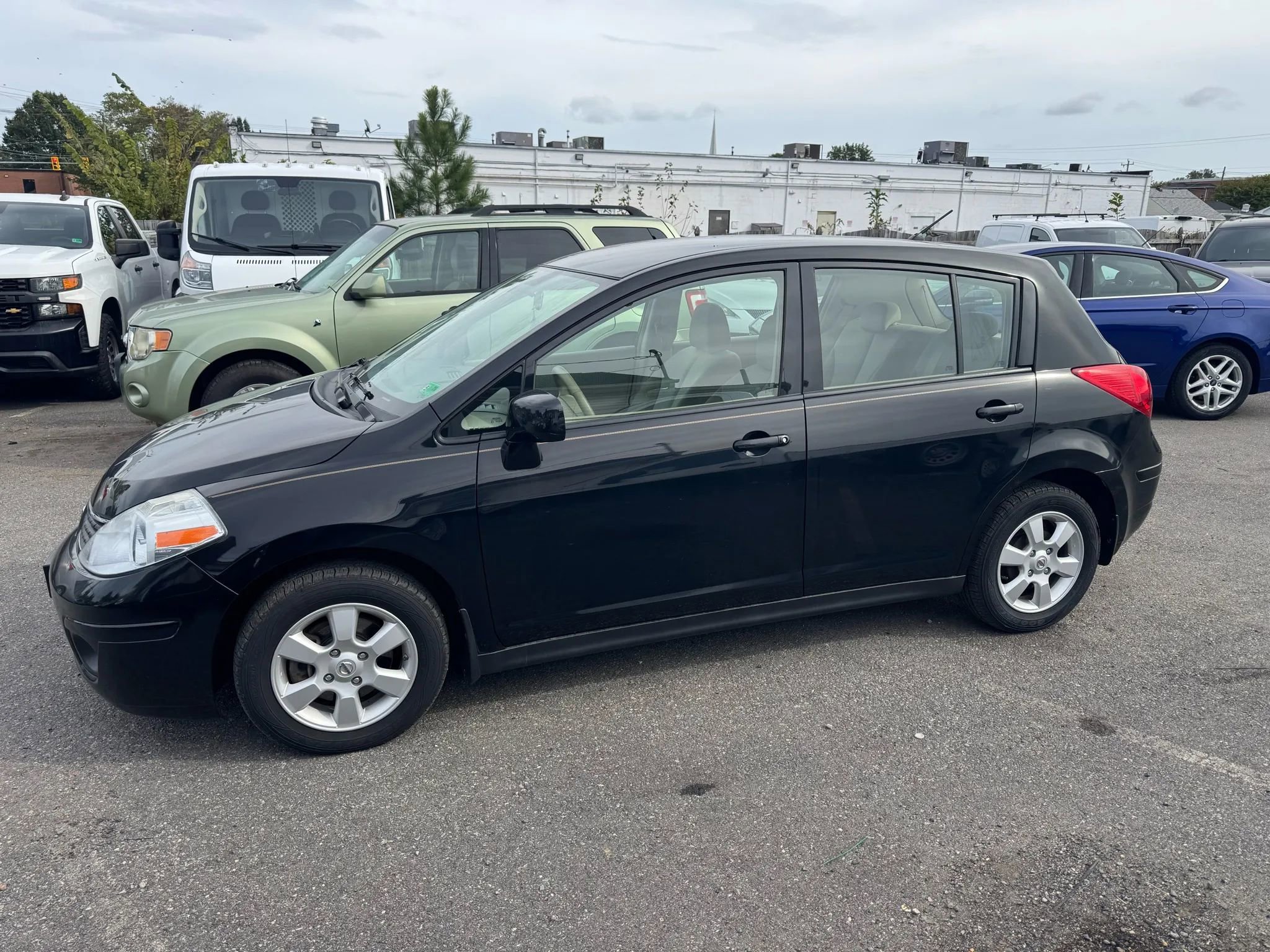 Used 2009 Nissan Versa SL w/ Convenience Pkg image 9