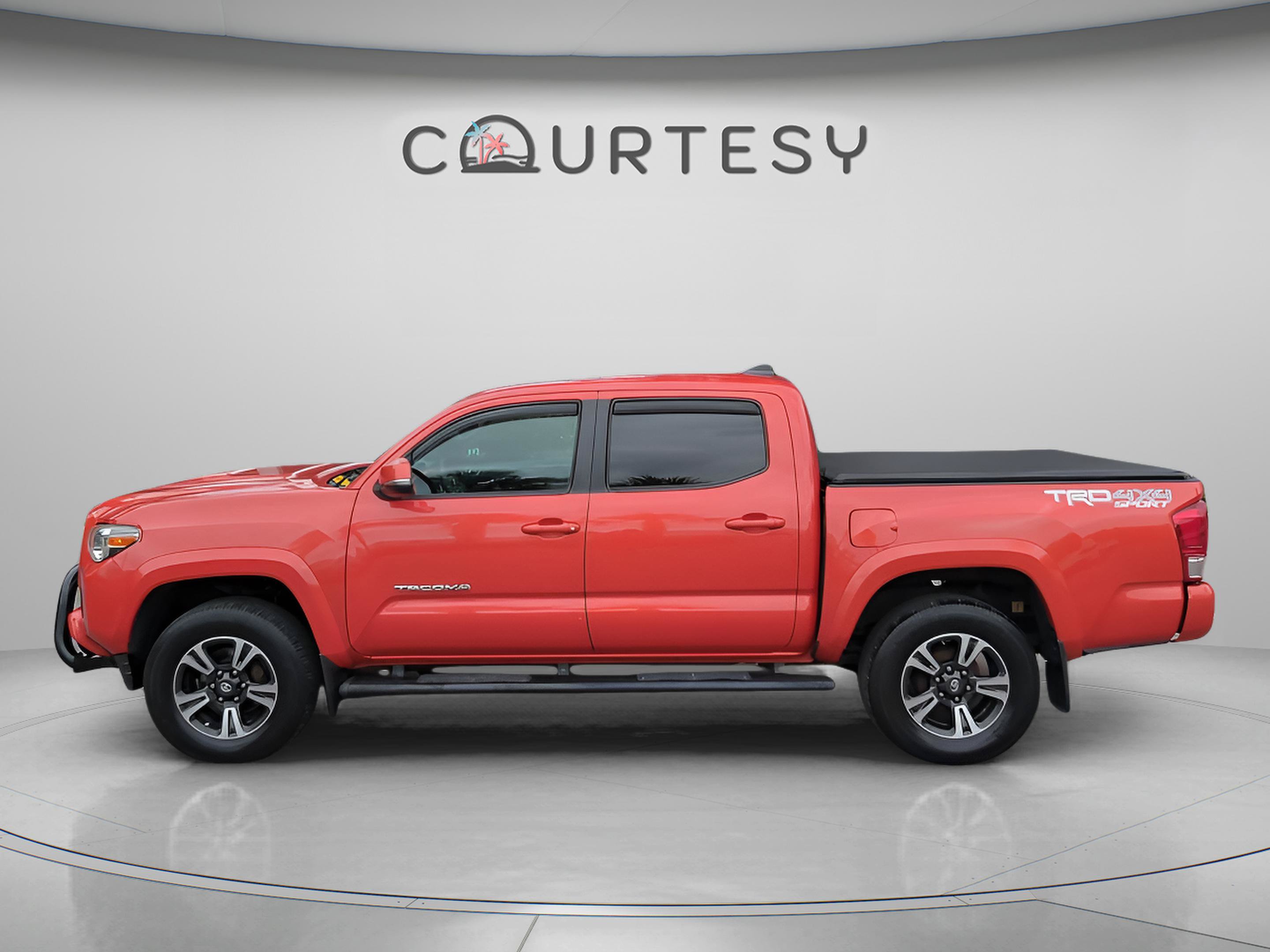 Used 2016 Toyota Tacoma TRD Sport w/ Premium & Technology Package AWD/4WD image 4