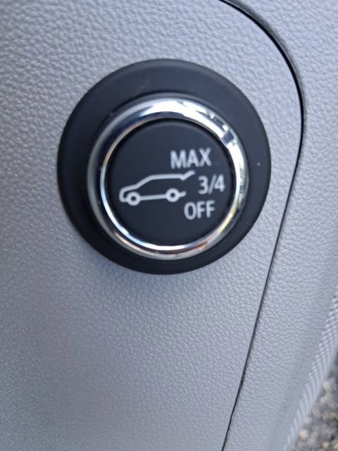 Used 2023 GMC Acadia SLT image 11