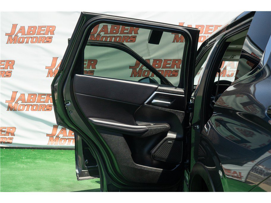 Used 2025 Mitsubishi Outlander AWD image 41