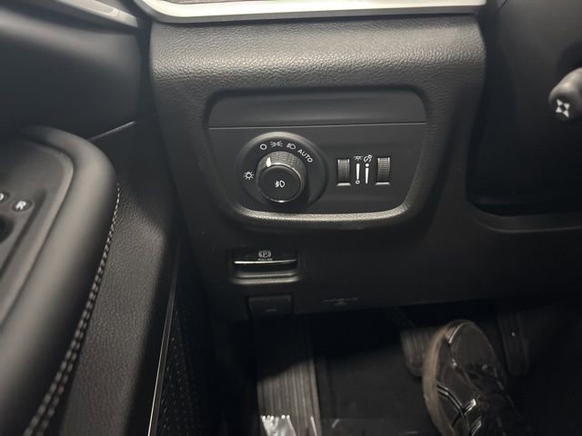 New 2026 Jeep Grand Cherokee L Limited image 37