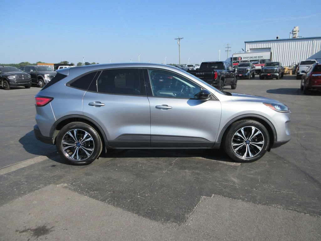 Used 2021 Ford Escape SE w/ SE Sport Appearance Package FWD image 2