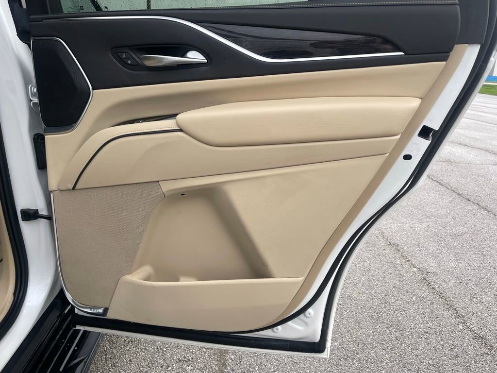 Used 2023 Cadillac Escalade Premium Luxury image 18