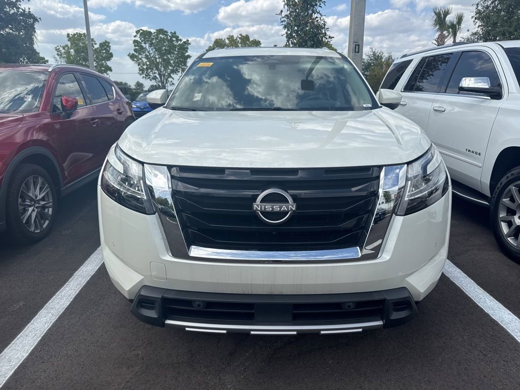 Used 2023 Nissan Pathfinder Platinum FWD image 2