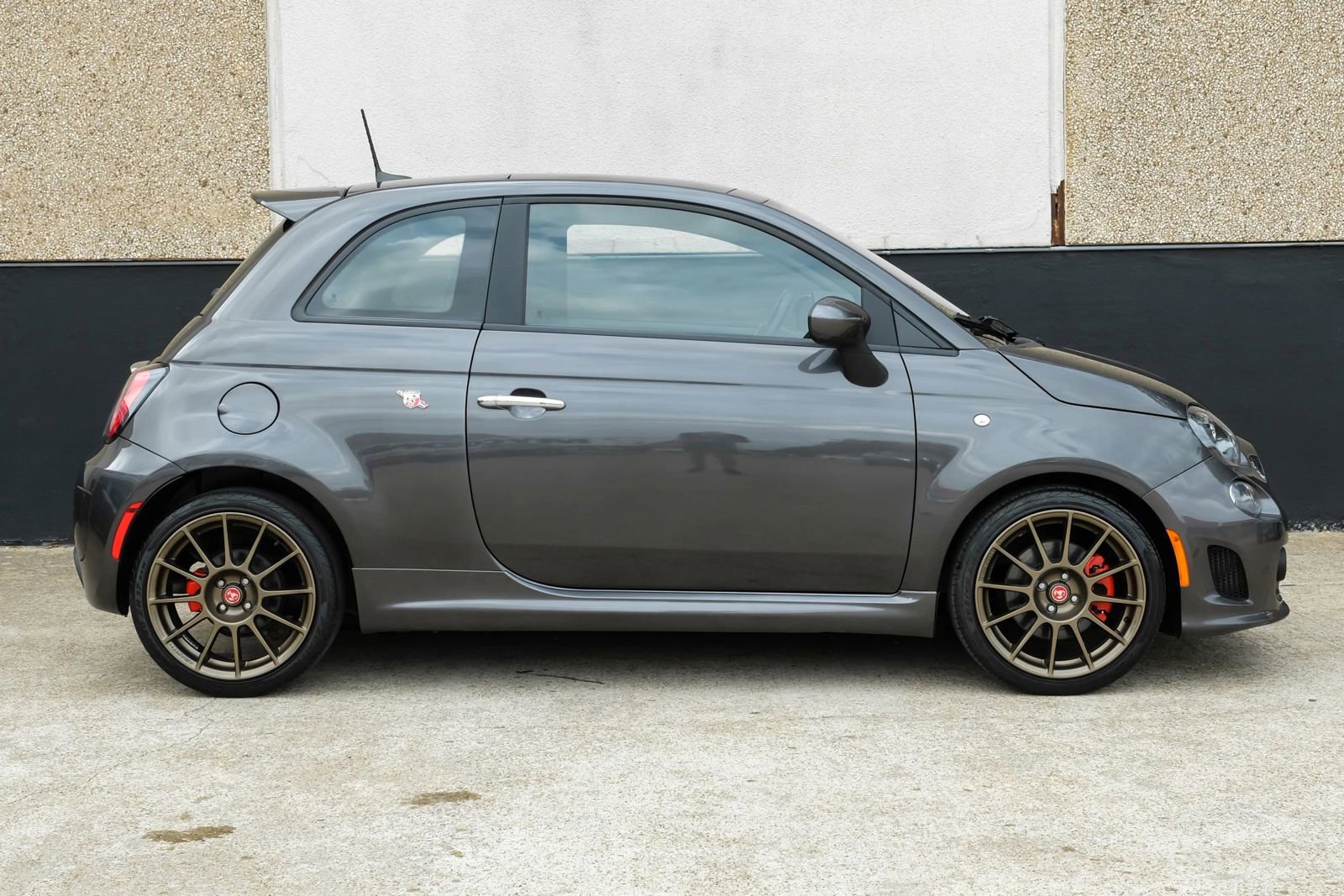 Used 2018 FIAT 500 Abarth w/ Popular Equipment Package image 9