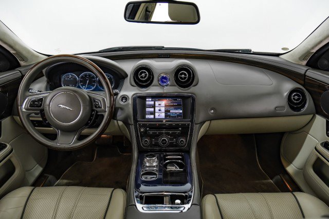 Used 2012 Jaguar XJ L image 12