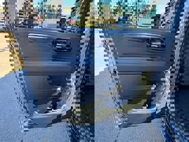 New 2026 Chevrolet Suburban Premier image 10