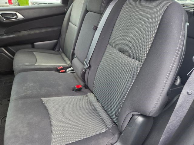 Used 2017 Nissan Pathfinder SV image 9