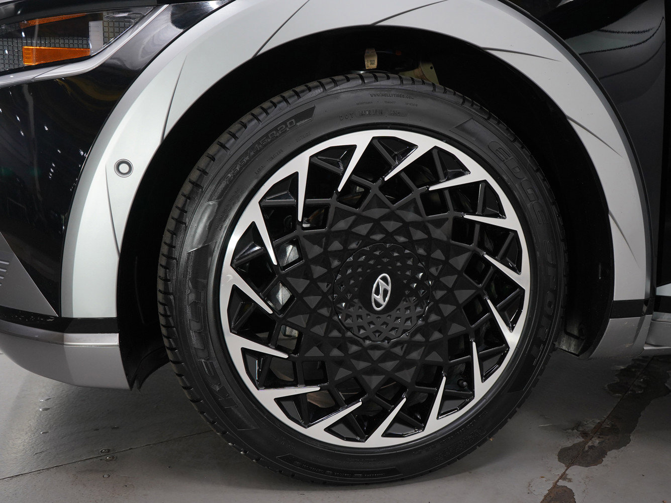 Used 2024 Hyundai Ioniq 5 Limited image 33