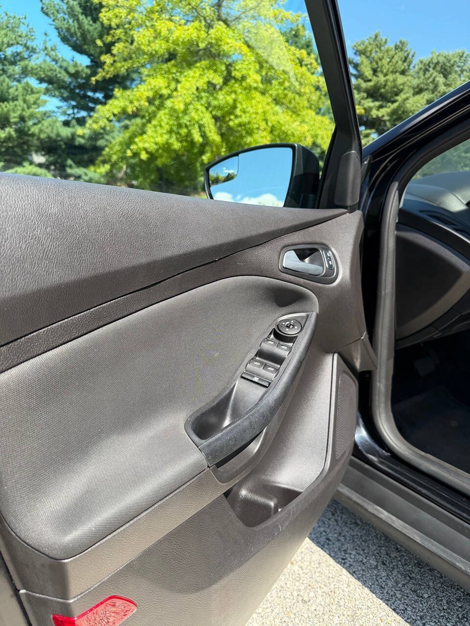 Used 2017 Ford Focus SE FWD image 15