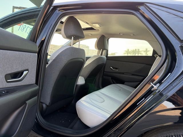 Used 2023 Hyundai Elantra Limited image 11