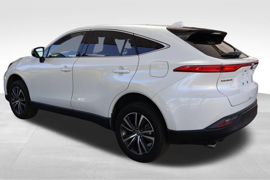 Used 2023 Toyota Venza LE AWD/4WD image 10