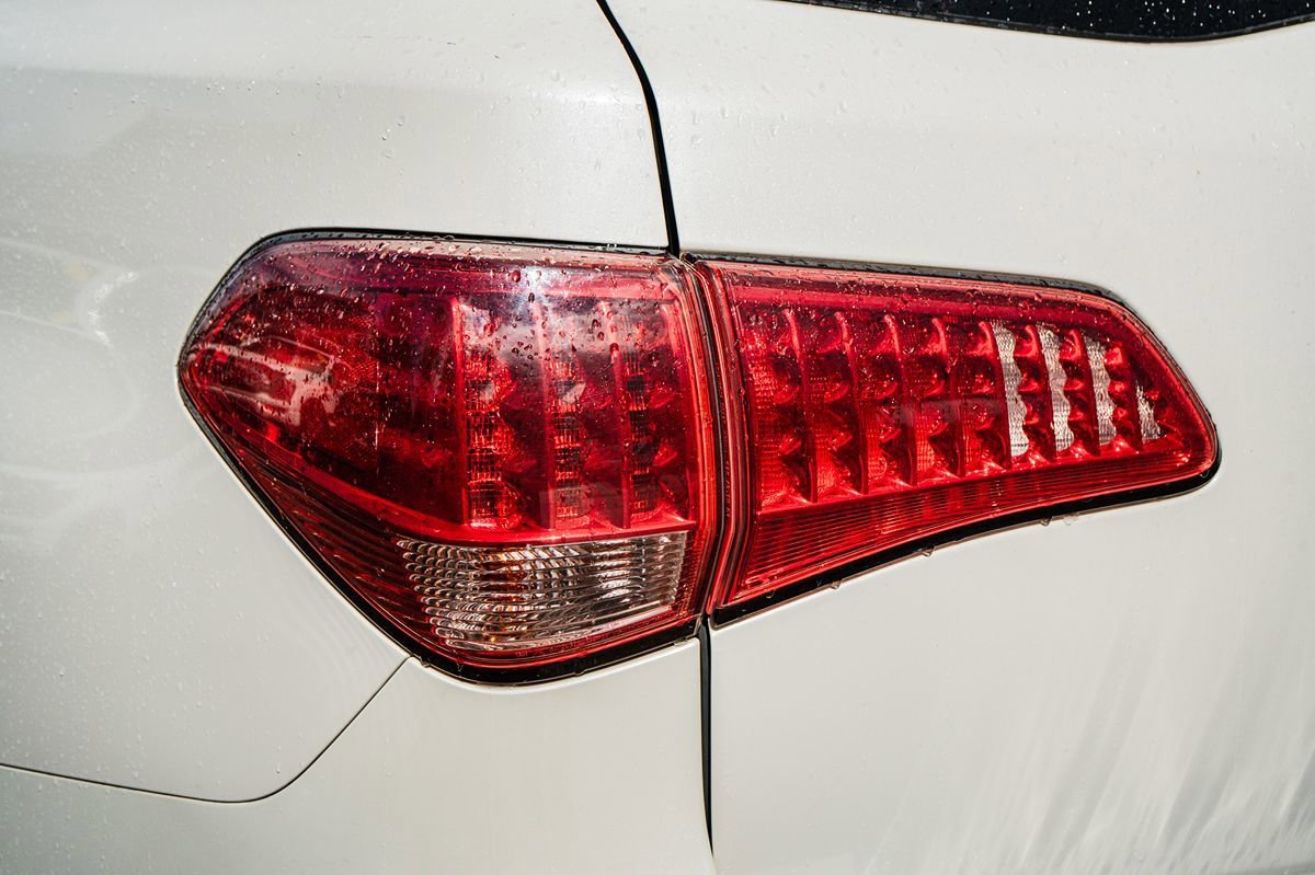 Used 2017 INFINITI QX80 4WD w/ Deluxe Technology Package image 8