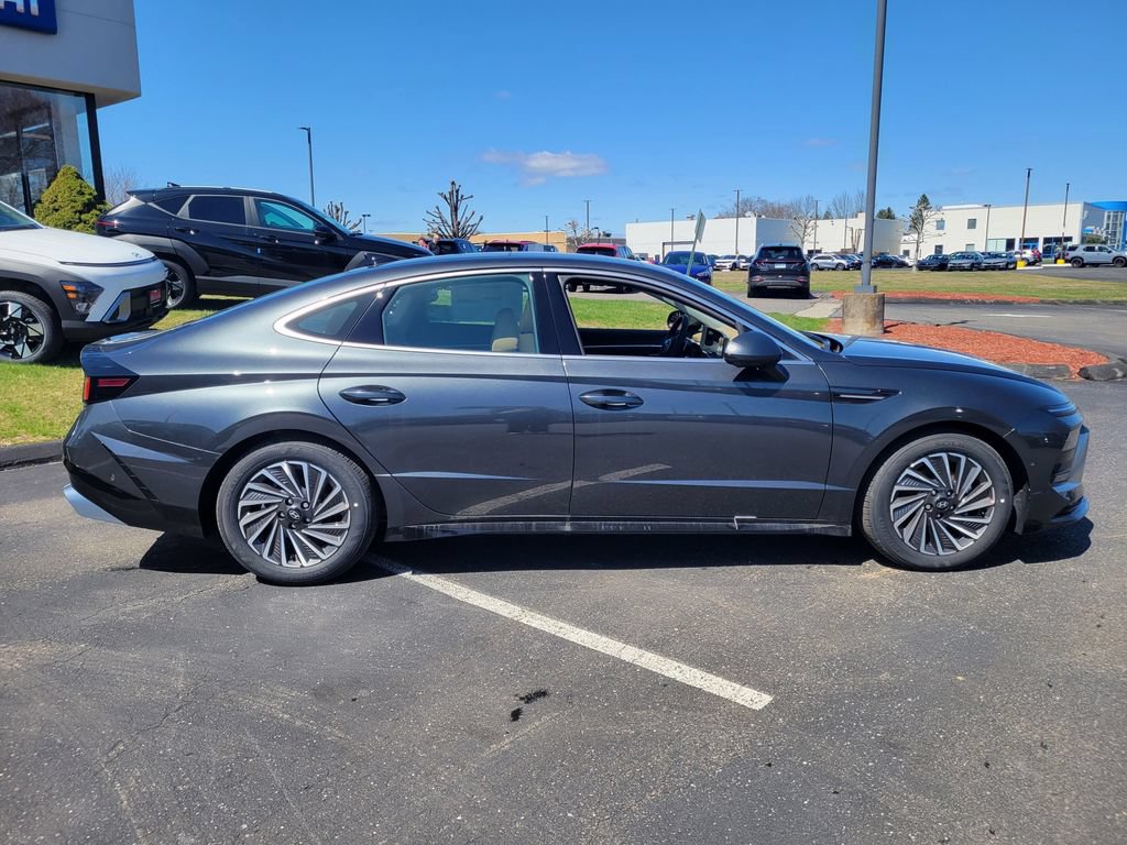 New 2026 Hyundai Sonata Limited FWD image 2