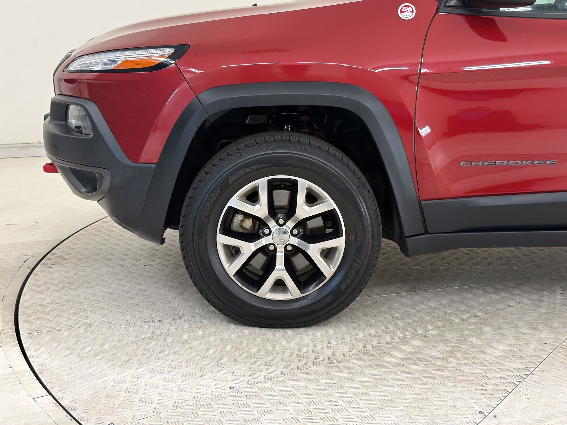 Used 2017 Jeep Cherokee Trailhawk w/ Cold Weather Group AWD/4WD image 13