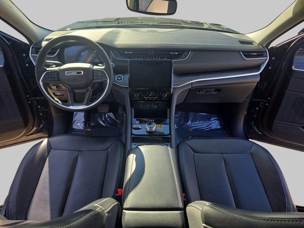 Used 2023 Jeep Grand Cherokee L Limited AWD/4WD image 10