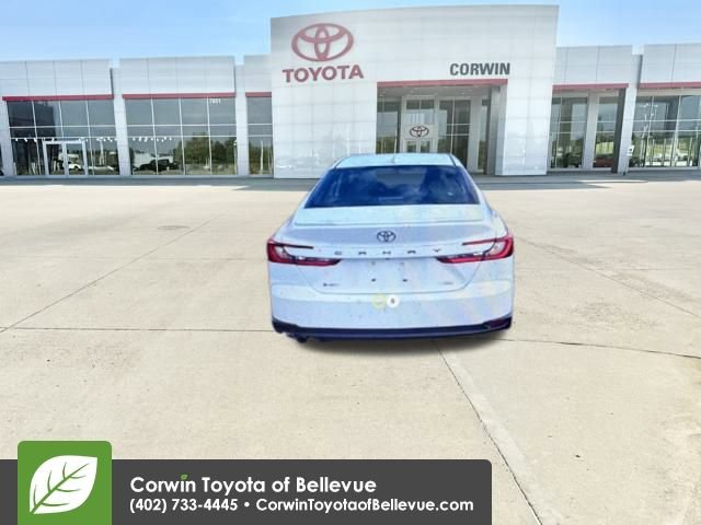 Used 2025 Toyota Camry SE image 10