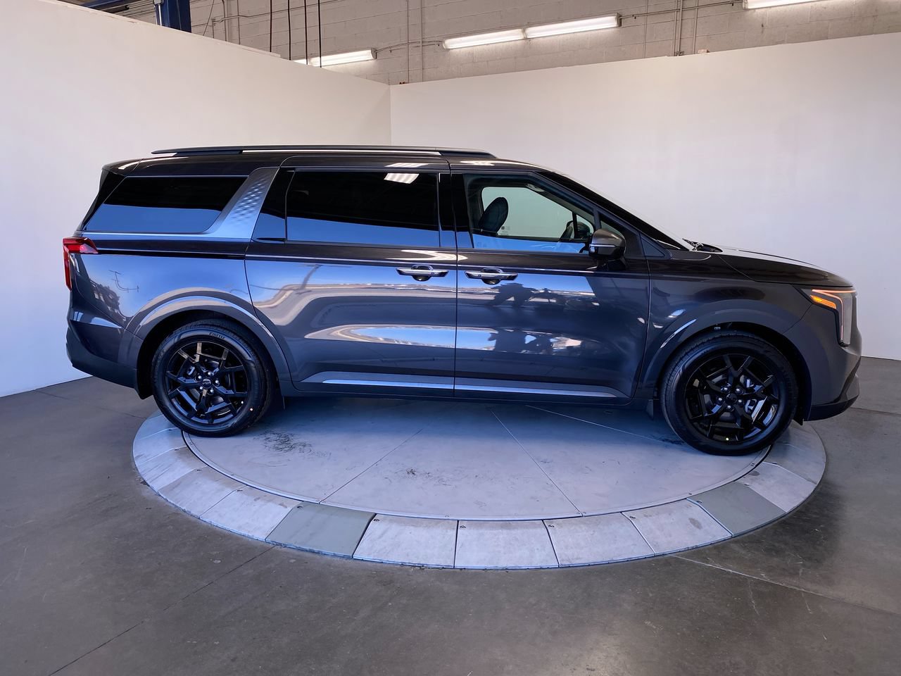 New 2027 Kia Carnival EX w/ Dark Edition Package FWD image 6
