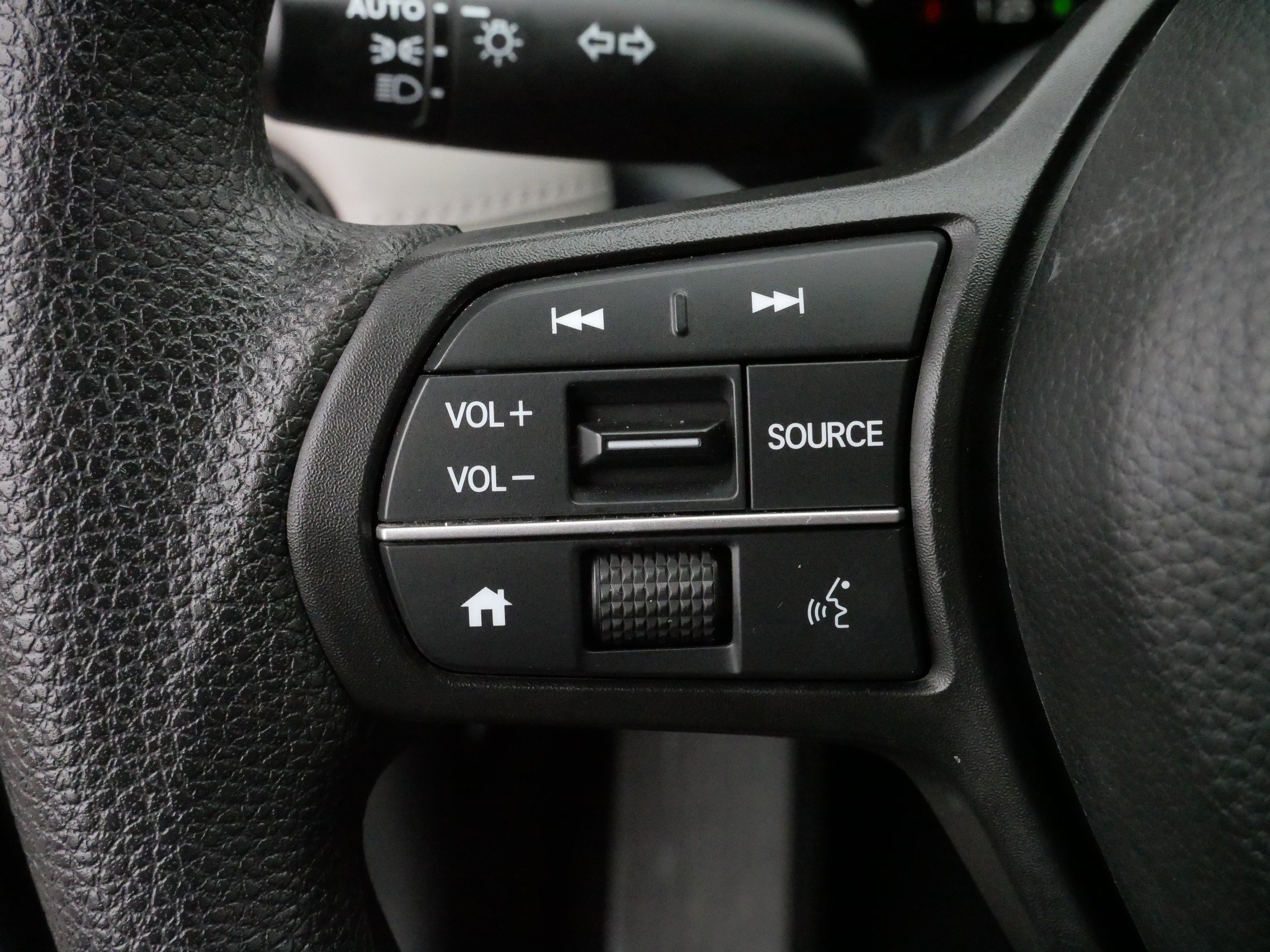 Certified 2023 Honda HR-V LX image 27