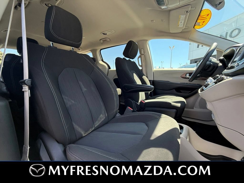 Used 2023 Chrysler Voyager LX FWD image 15