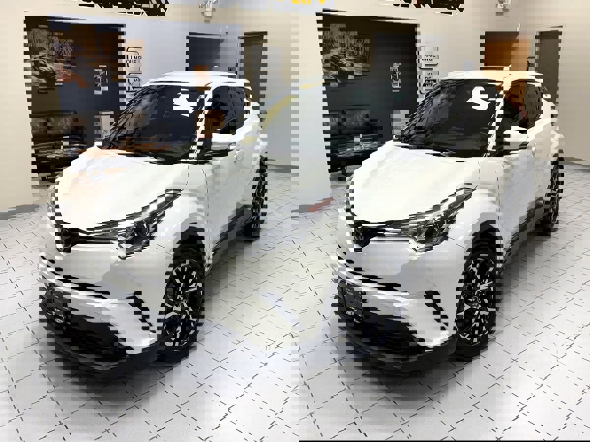Used 2018 Toyota C-HR XLE image 1