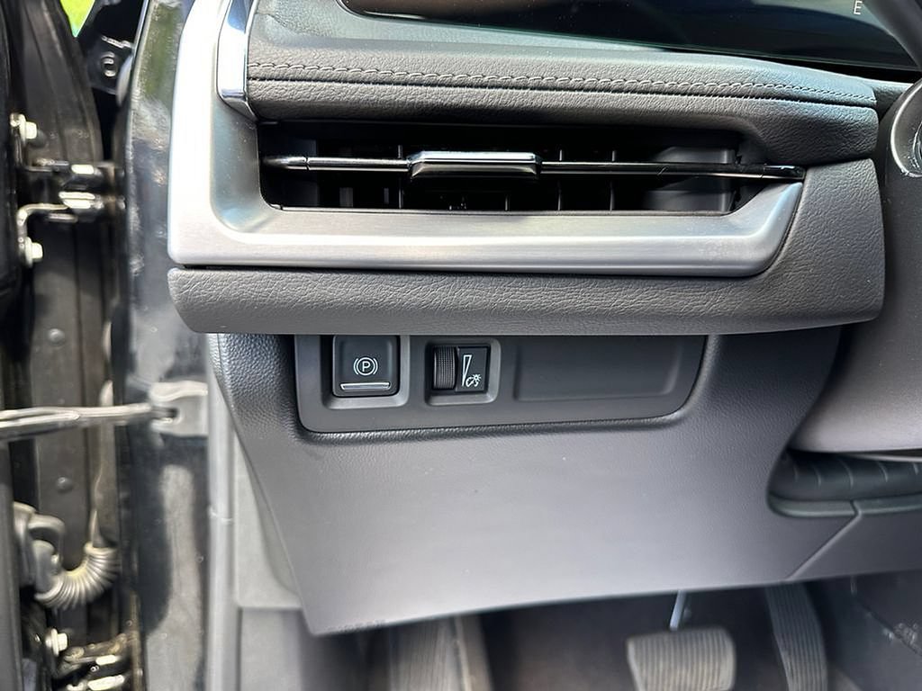 Used 2024 Cadillac XT4 Premium Luxury FWD image 22