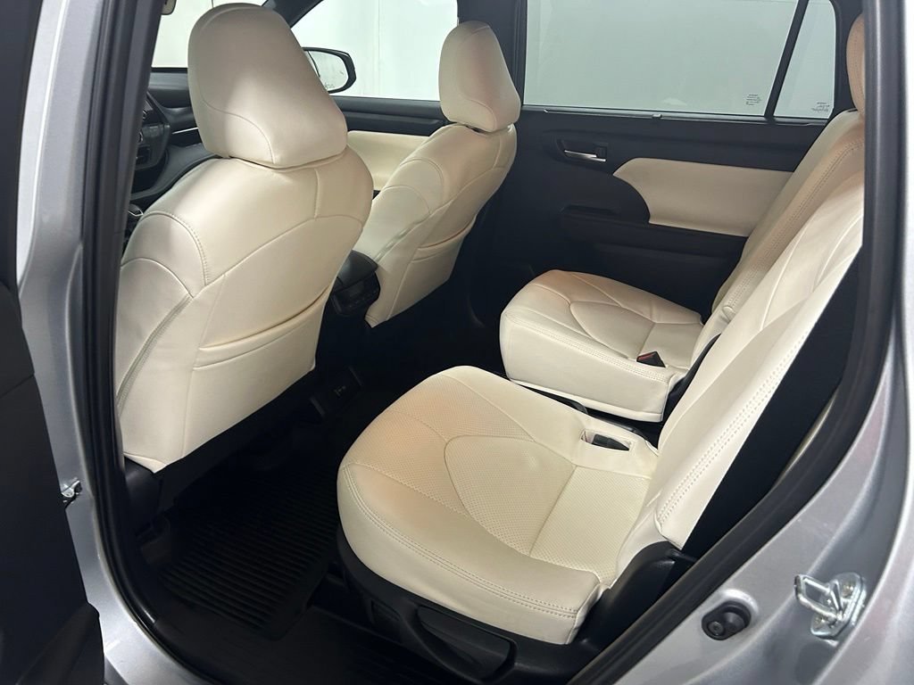 Certified 2025 Toyota Highlander XSE AWD/4WD image 15