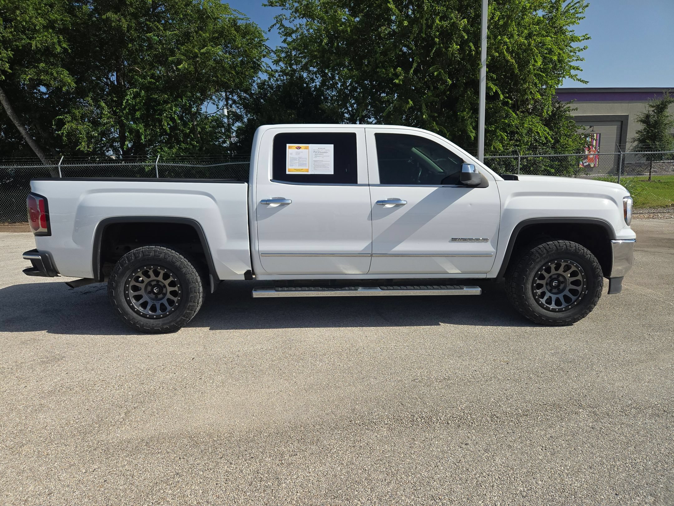 Used 2018 GMC Sierra 1500 SLT w/ Enhanced Driver Alert Package RWD image 2