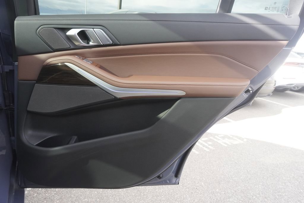 Used 2023 BMW X7 xDrive40i w/ Premium Package image 25