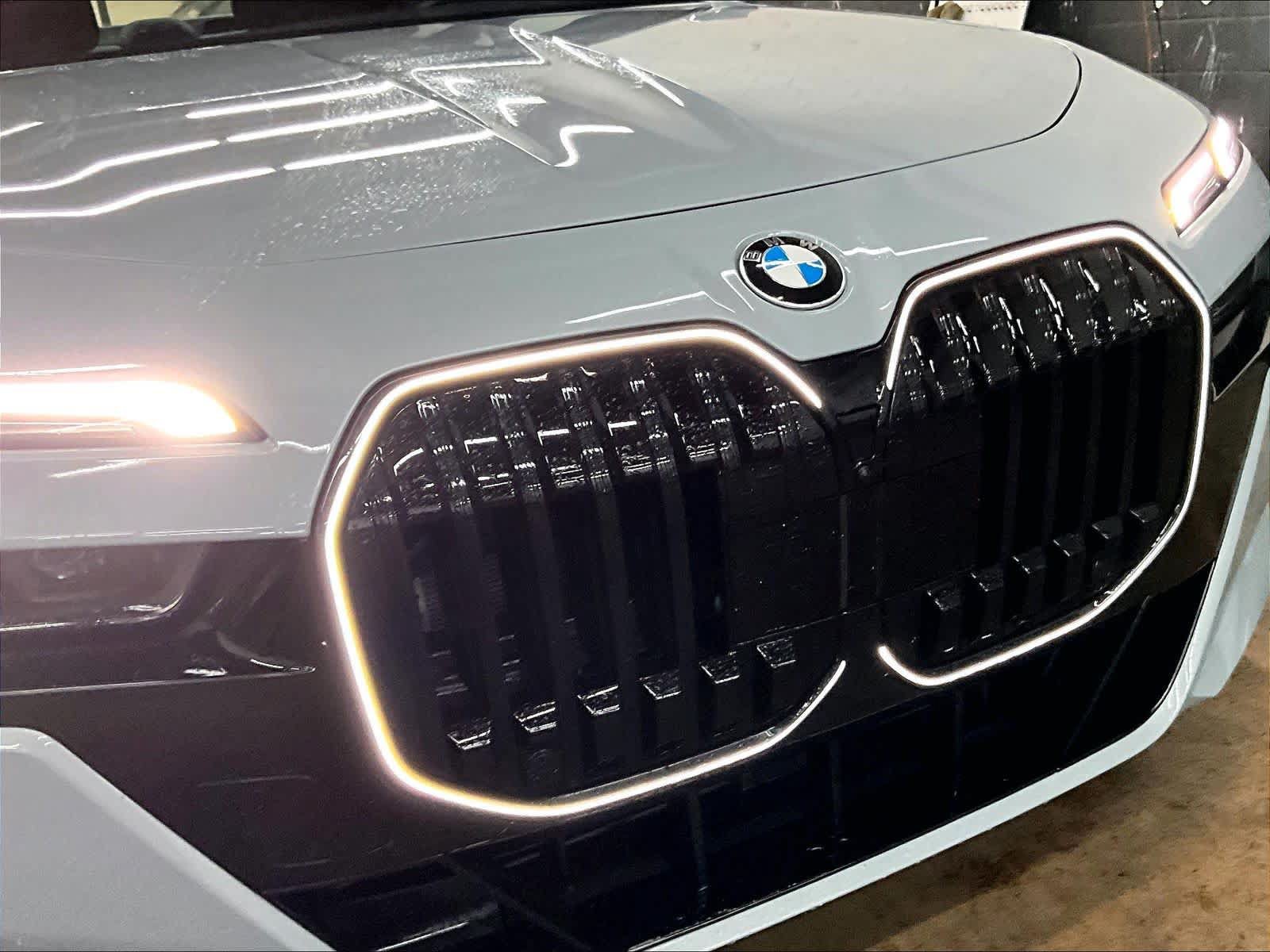 Used 2025 BMW 760i xDrive AWD/4WD image 32