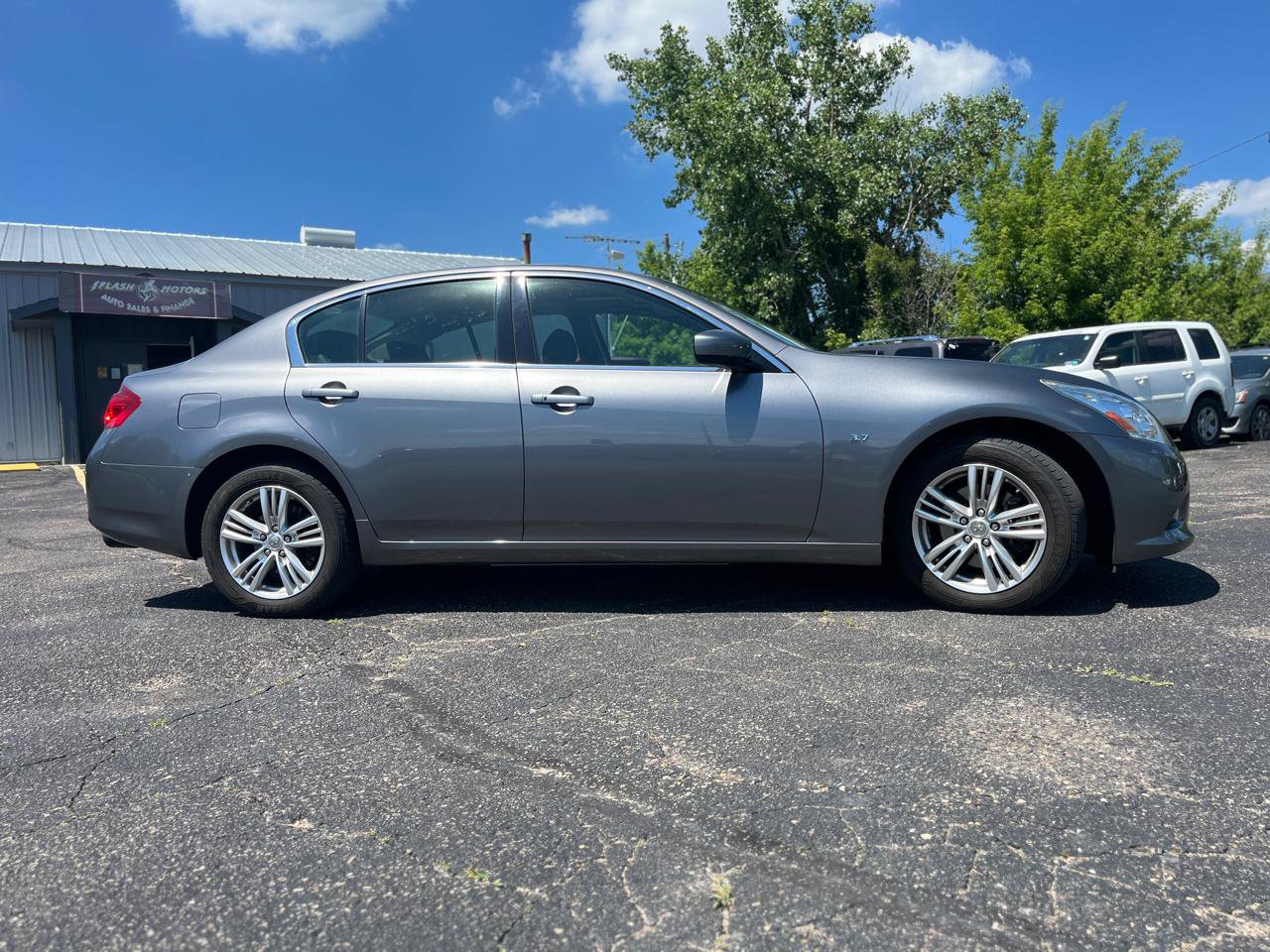 Used 2015 INFINITI Q40 AWD w/ Moonroof Package image 7