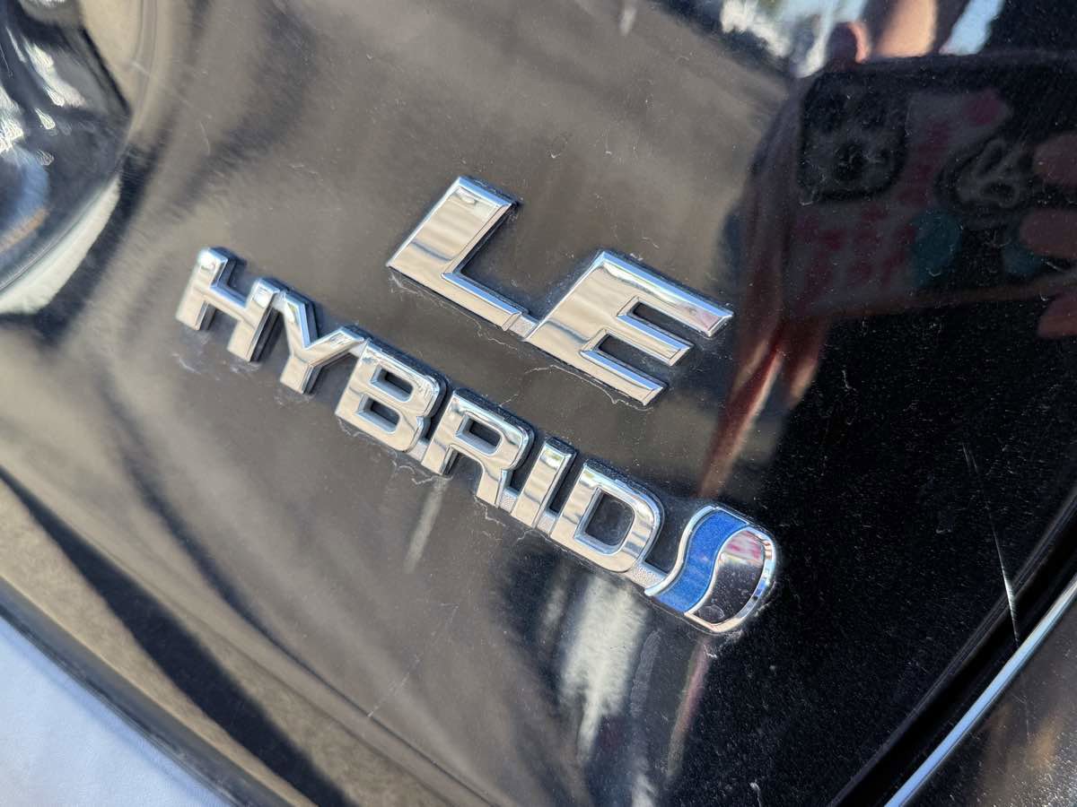 Used 2019 Toyota RAV4 LE image 11