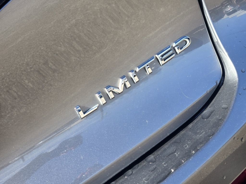 Used 2023 Toyota Crown Limited image 8