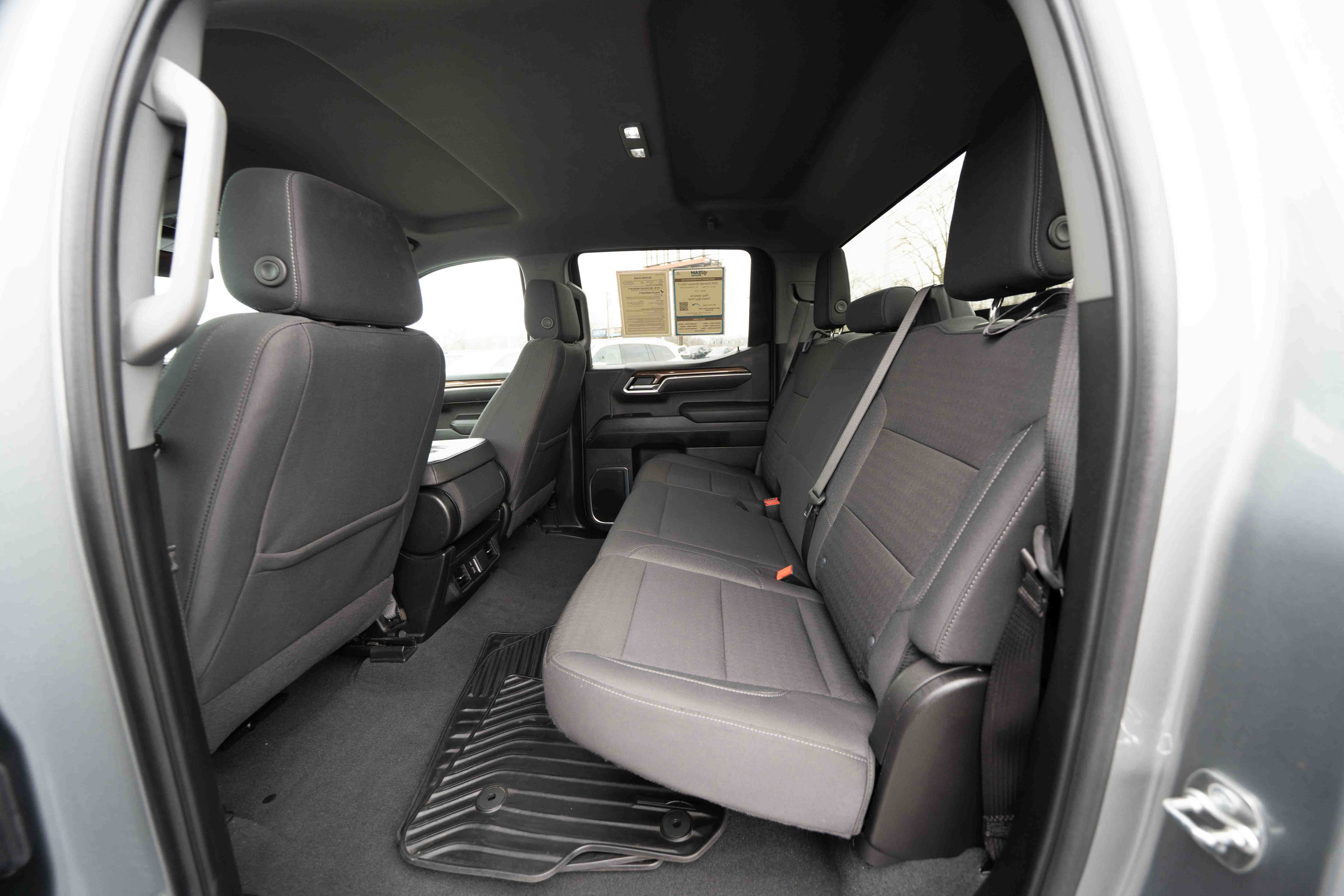 Used 2025 Chevrolet Silverado 1500 LT image 23