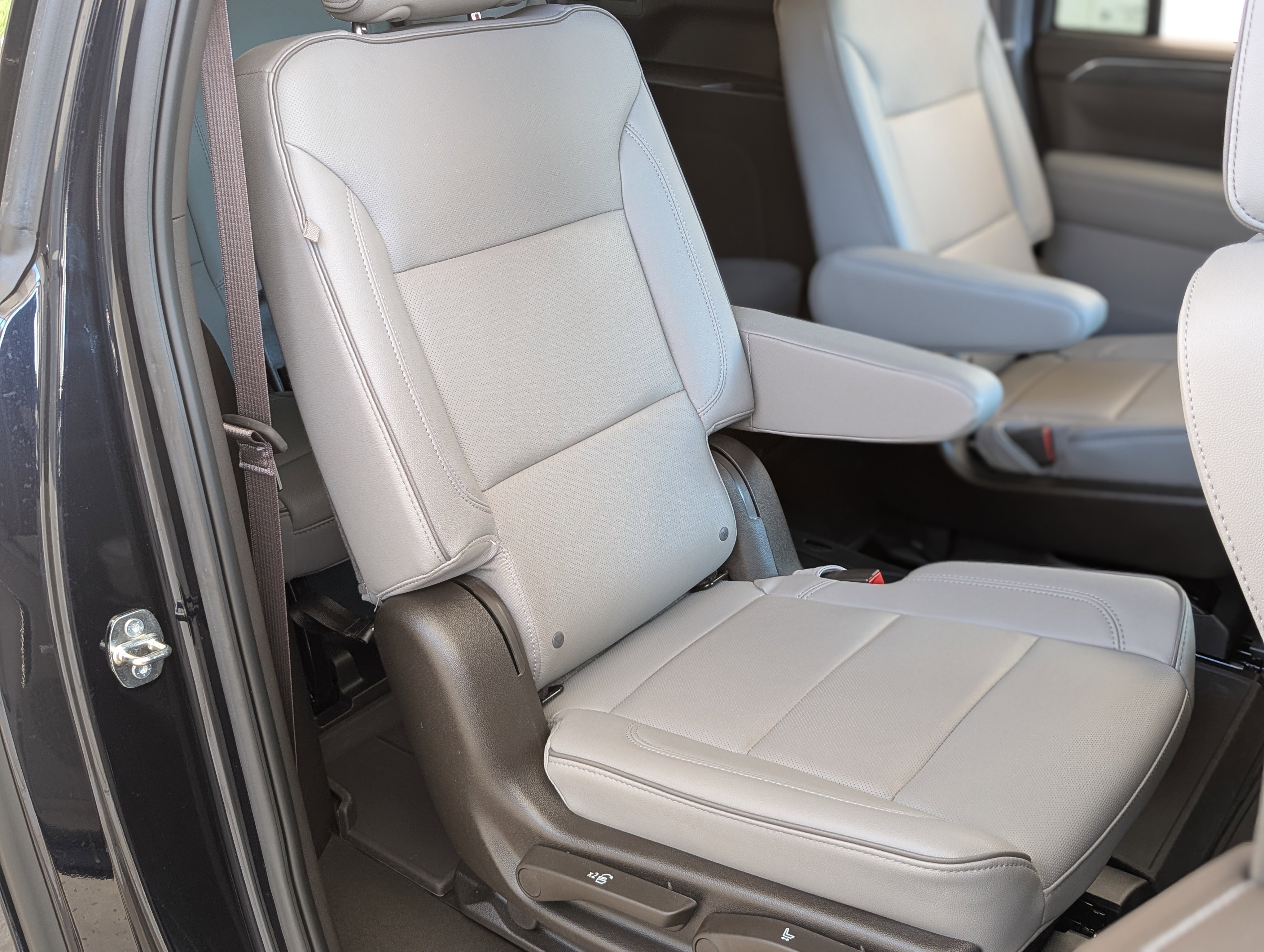 Used 2023 GMC Yukon XL SLT w/ SLT Luxury Package image 21