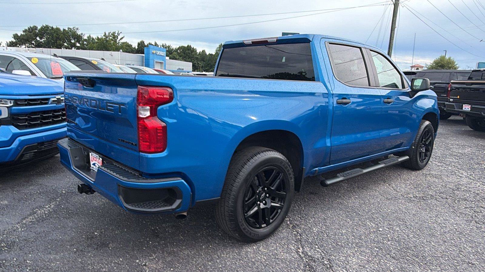 Used 2023 Chevrolet Silverado 1500 Custom w/ LPO, Dark Essentials Package RWD image 5
