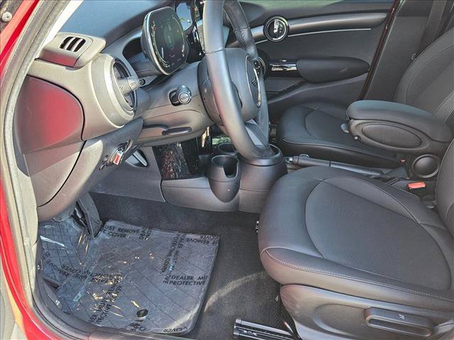 Used 2024 MINI Cooper 4-Door Hardtop FWD image 17