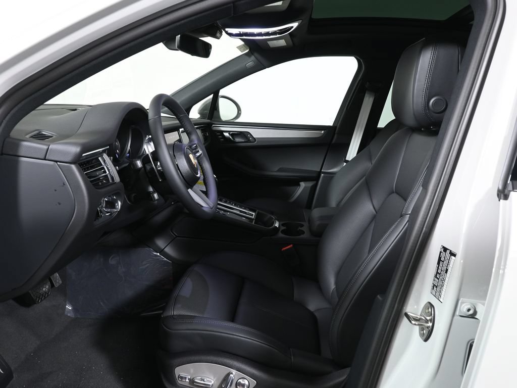 New 2026 Porsche Macan AWD/4WD image 5