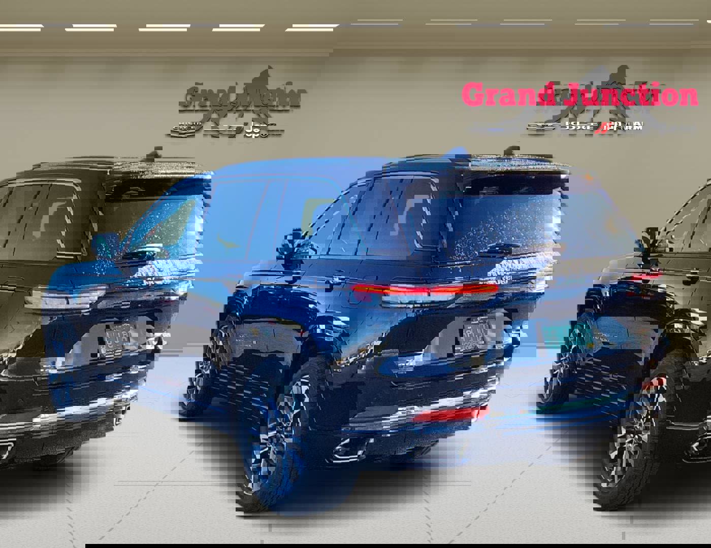 Used 2023 Jeep Grand Cherokee Overland w/ Adv Protech Group III image 5