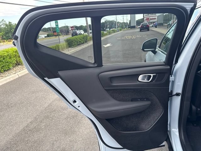 Certified 2025 Volvo XC40 B5 Core AWD/4WD image 16