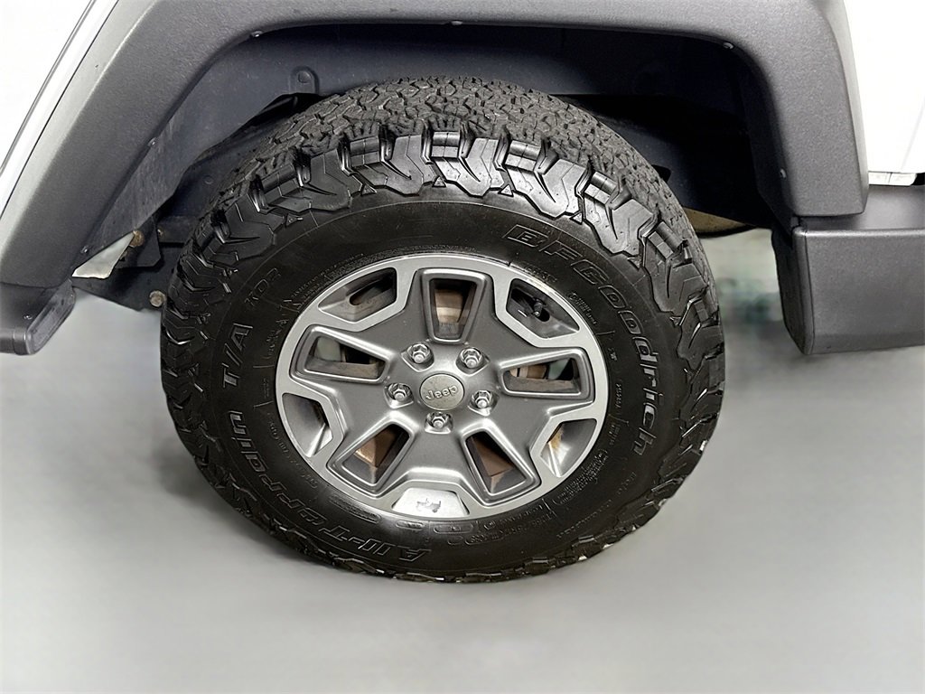Used 2017 Jeep Wrangler Unlimited Rubicon w/ Connectivity Group image 32