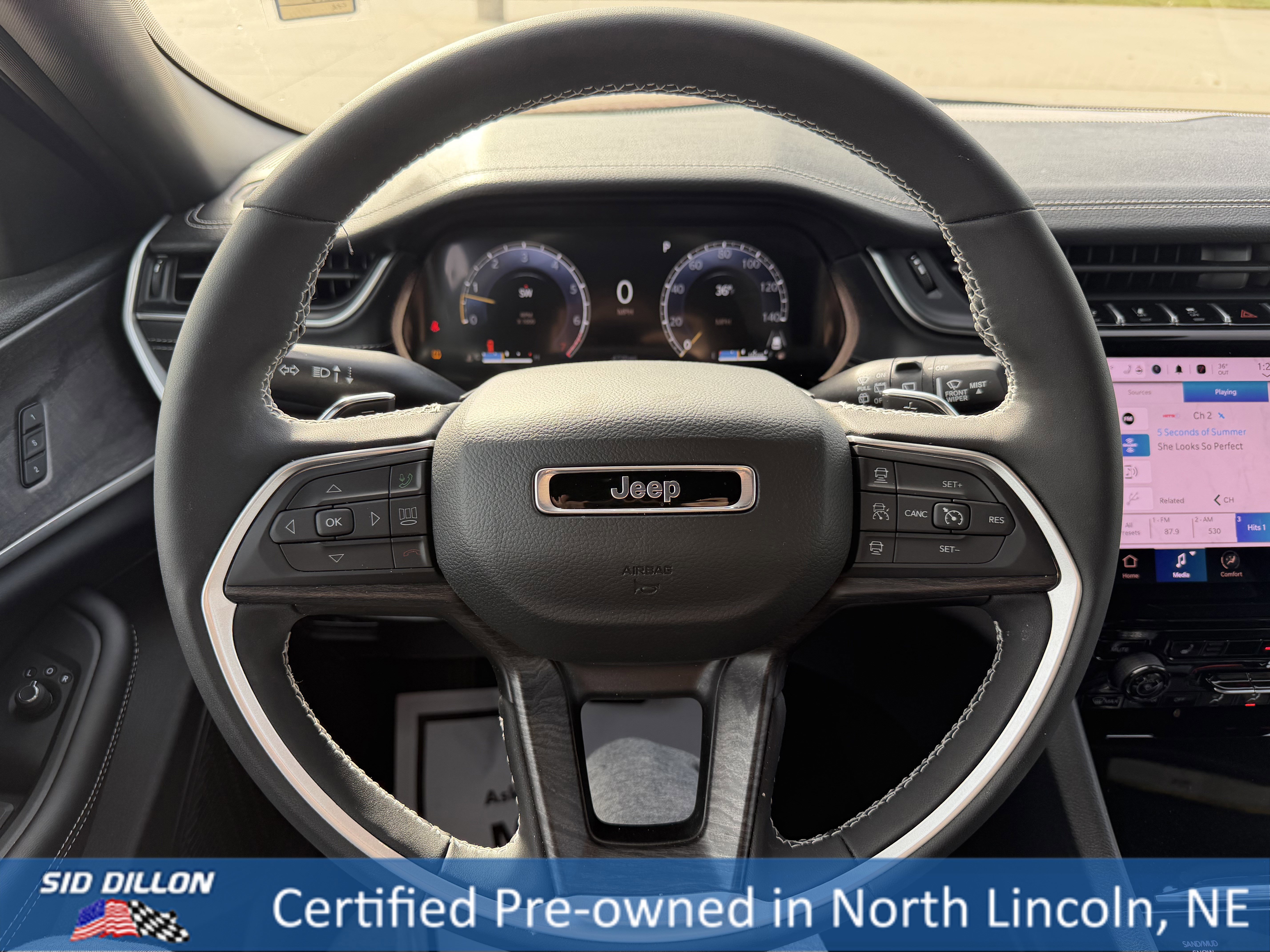 Used 2025 Jeep Grand Cherokee Limited image 12