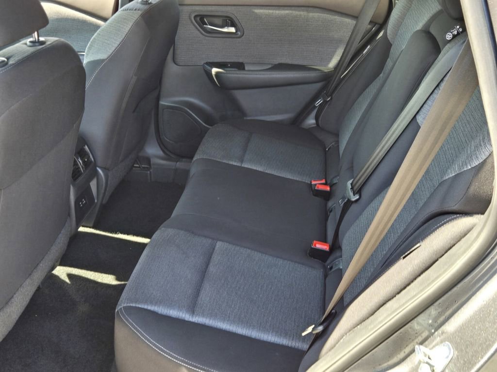 Used 2023 Nissan Rogue SV image 11