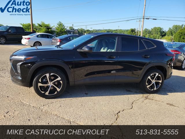 Used 2025 Chevrolet Trax RS w/ Driver Confidence Package FWD image 2
