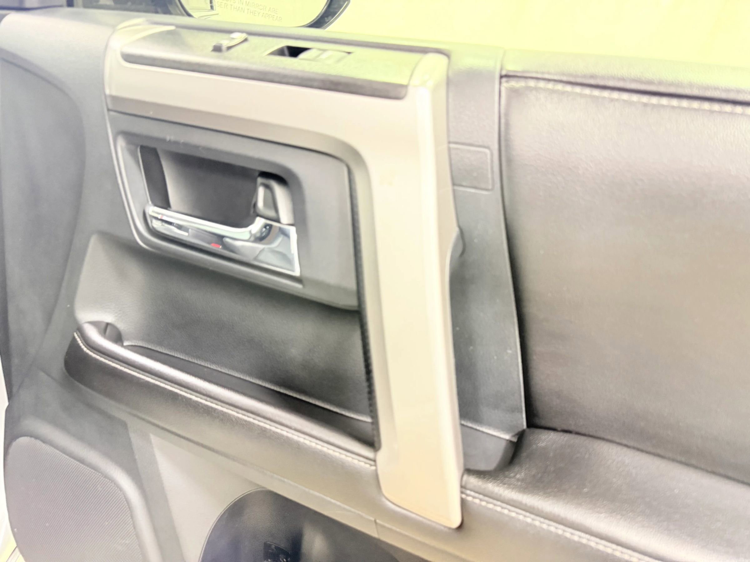 Used 2015 Toyota 4Runner Limited image 23