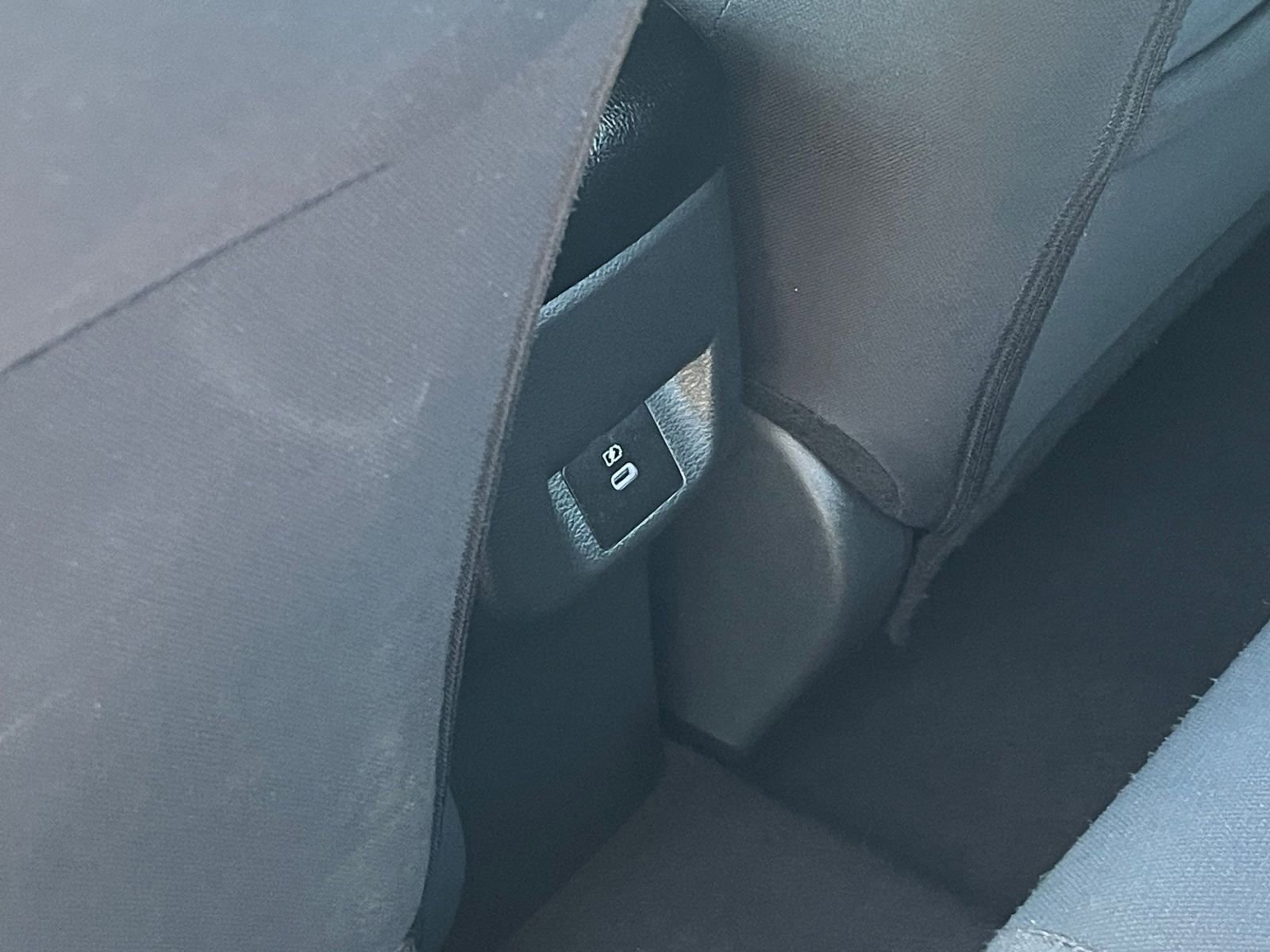 Used 2025 Nissan Versa SV FWD image 23