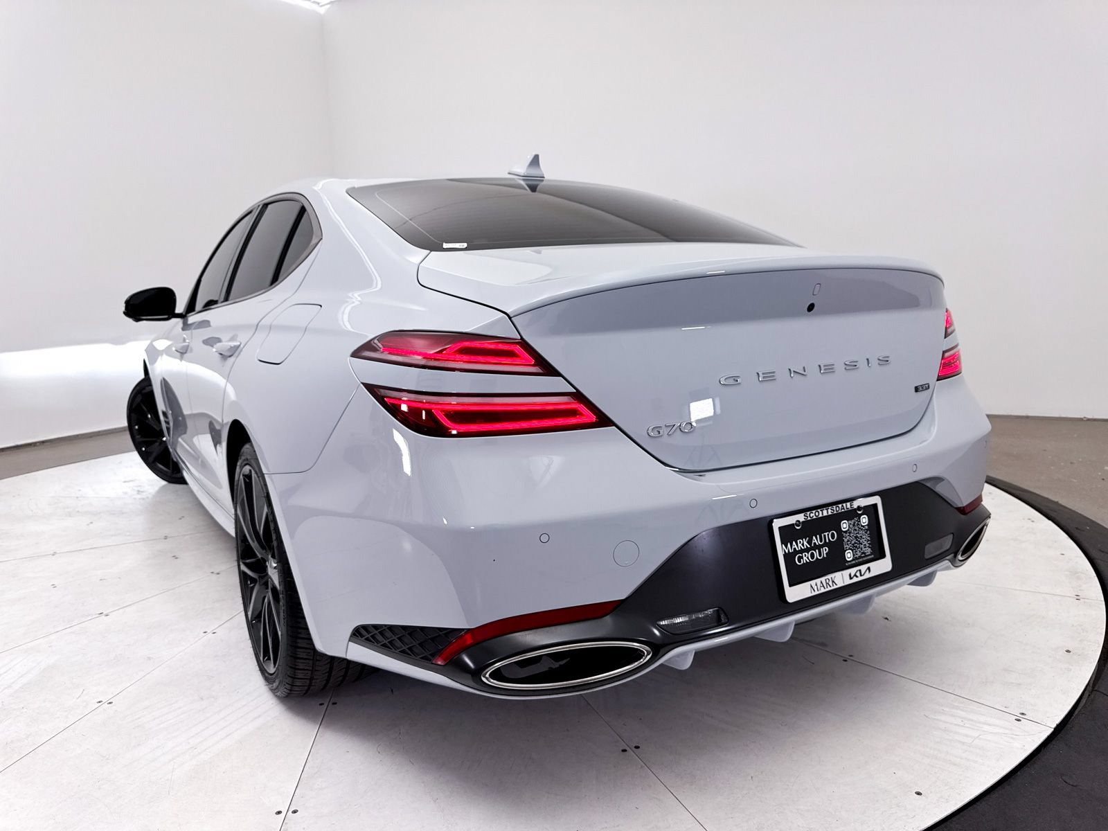 Used 2023 Genesis G70 3.3T w/ Sport Prestige Package RWD image 9