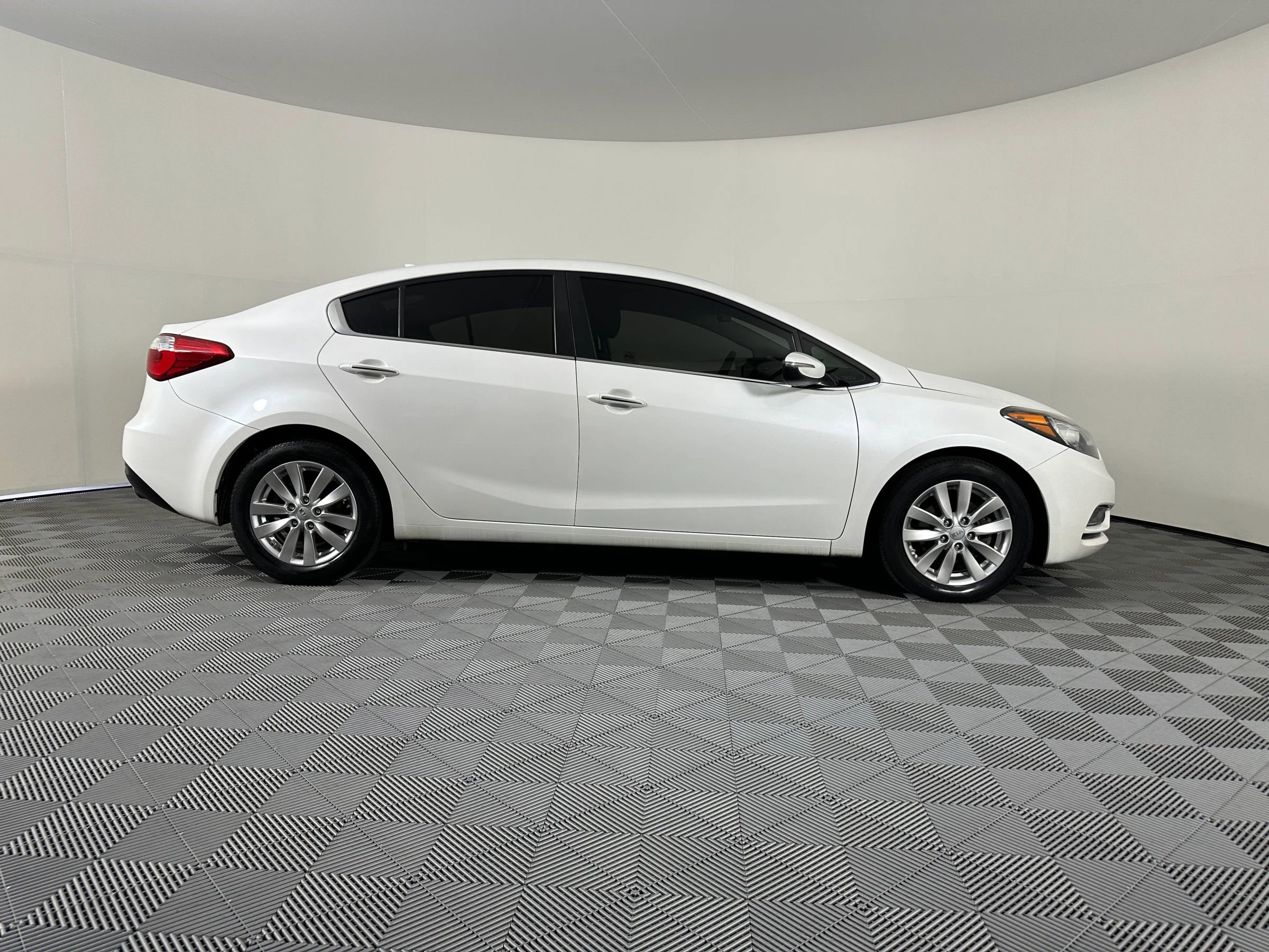 Used 2015 Kia Forte EX image 8