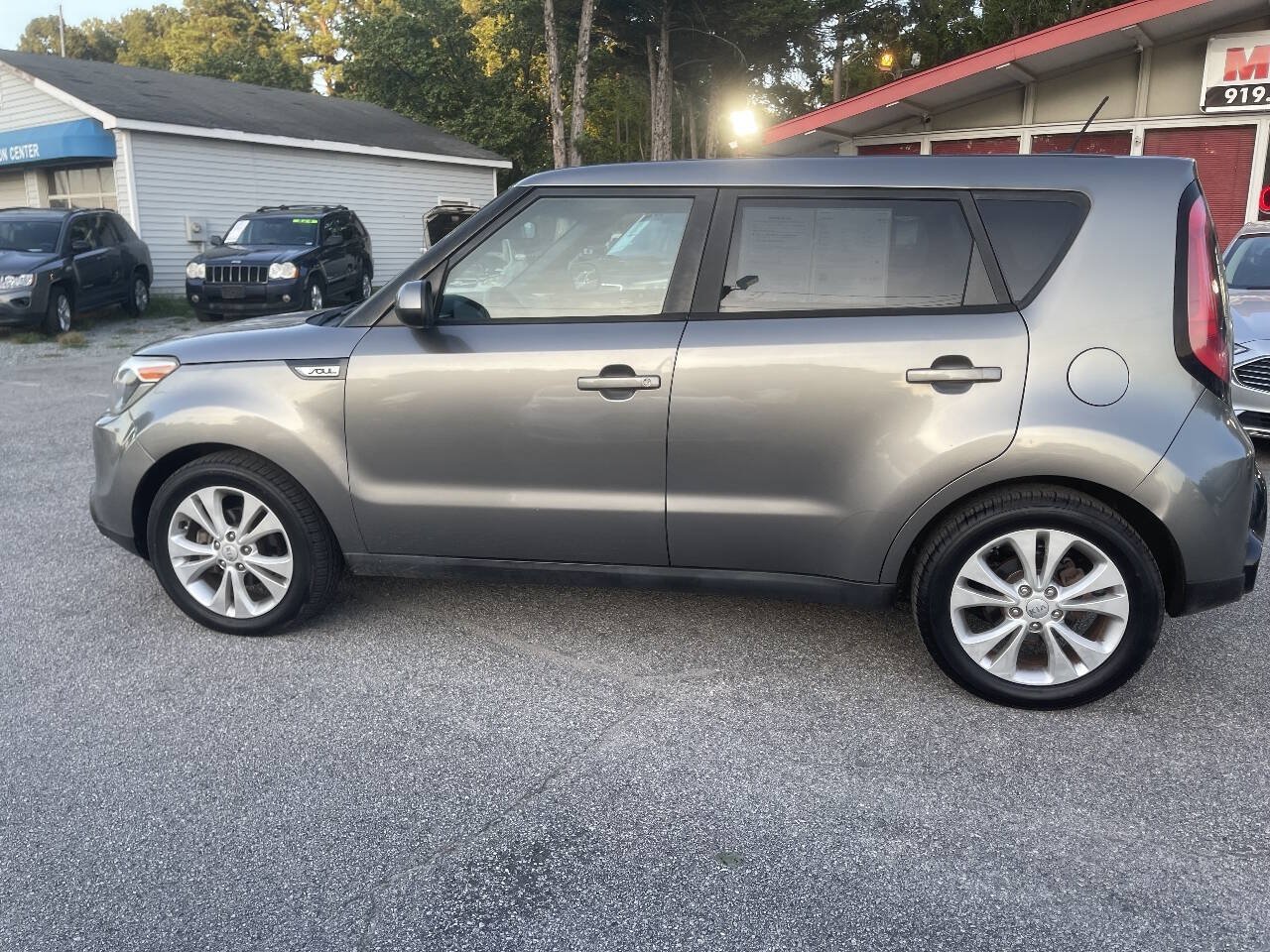 Used 2016 Kia Soul + FWD image 6