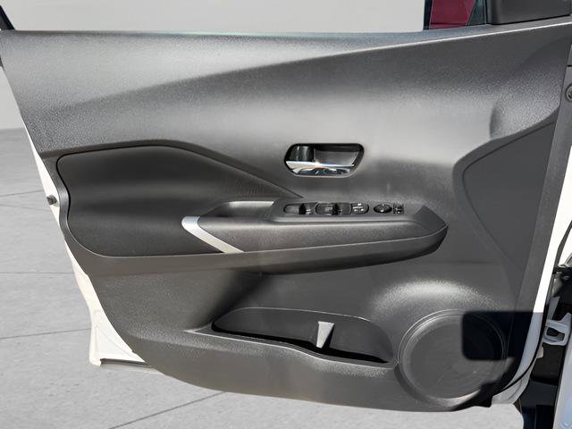 Certified 2023 Nissan Kicks SV FWD image 9